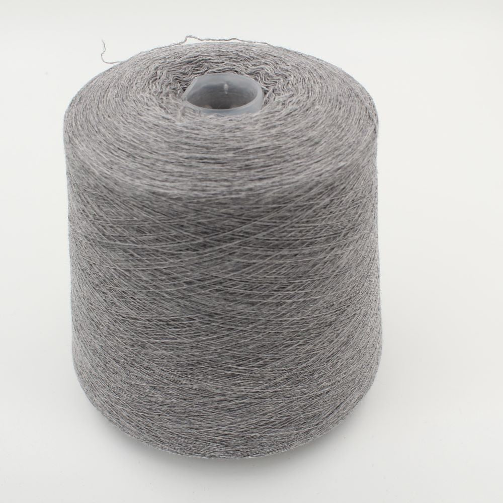 2/28 70% extrafine merino 30% cashmere light grey cone 490 gr