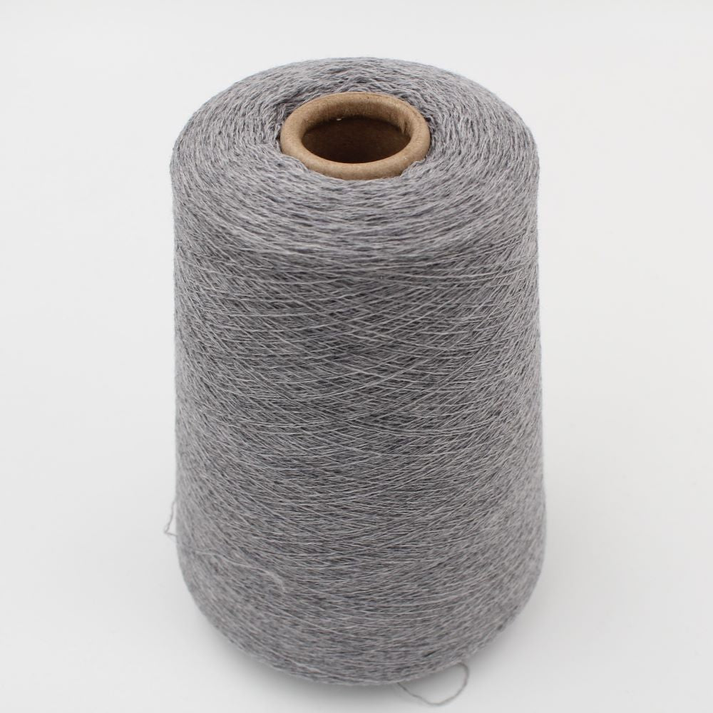Filato da macchina 2/30 70% merino extrafine 30% cashmere colore grigio chiaro rocca 380 gr