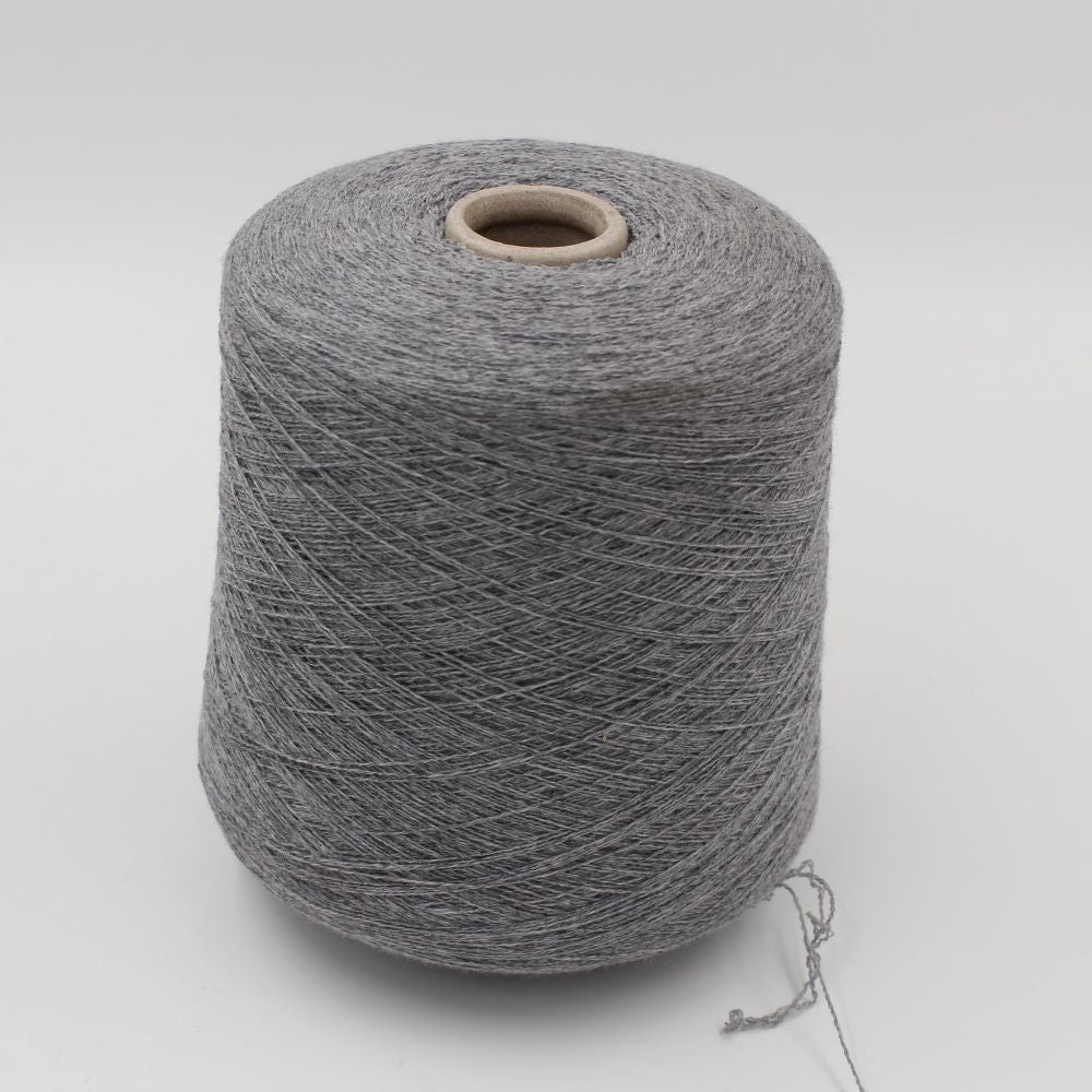 MAY 97% cashmere 3% poliammide nm. 13500 colore grigio medio rocche 540gr