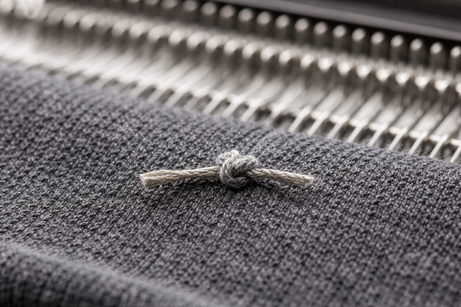 🧵 Come gestire i nodi sulle macchine da maglieria industriali (metodo pratico da maglificio)