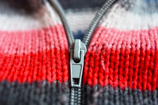 Come Applicare una Cerniera a un Cardigan Lavorato ai Ferri: Consigli e Trucchi per un Risultato Perfetto