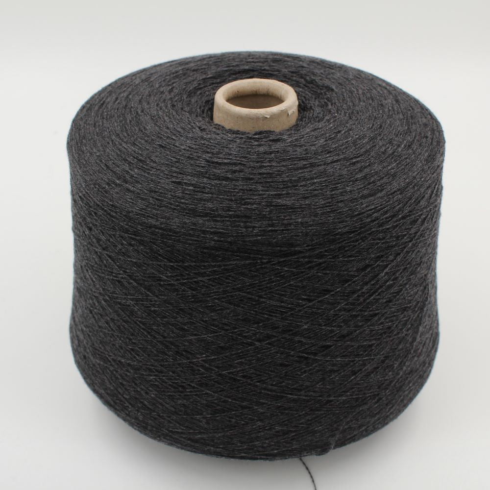 Filato 2/28 100% Cashmere per macchina 12 grigio scuro colore rocche 610 gr