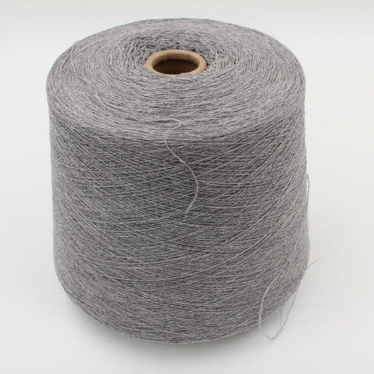 Filato da macchina 2/30 70% merino extrafine 30% cashmere colore grigio chiaro rocca 390 gr