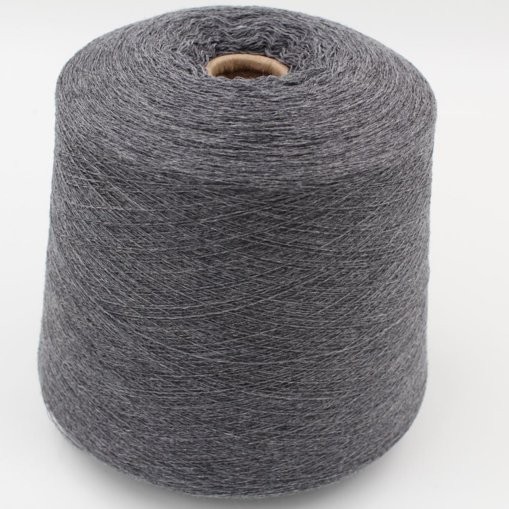 Filato da macchina 2/30 70% merino extrafine 30% cashmere colore grigio medio rocca 560 gr