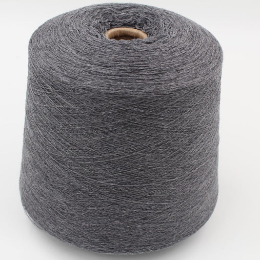 Filato da macchina 2/30 70% merino extrafine 30% cashmere colore grigio medio rocca 560 gr