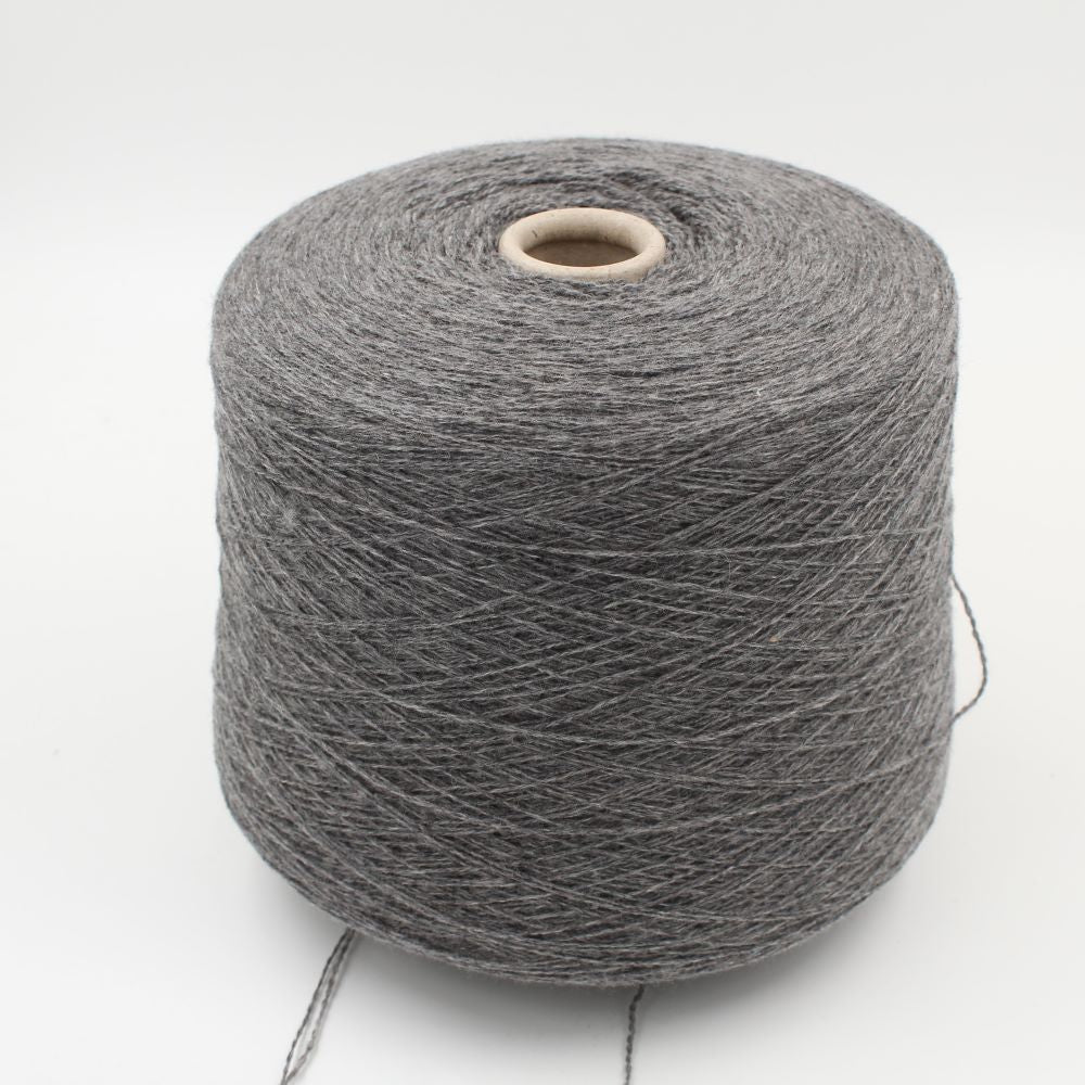 Filato merinos extrafine 70% cashmere 30% nm. 2/15 colore grigio medio rocche 540 gr