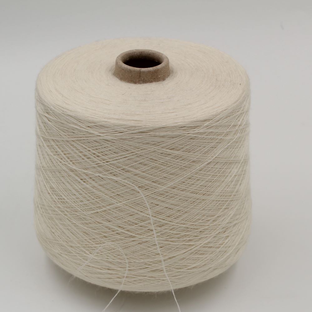 Filato Nm. 2/28 70% merino extrafine 30% cashmere colore panna rocca 590 gr