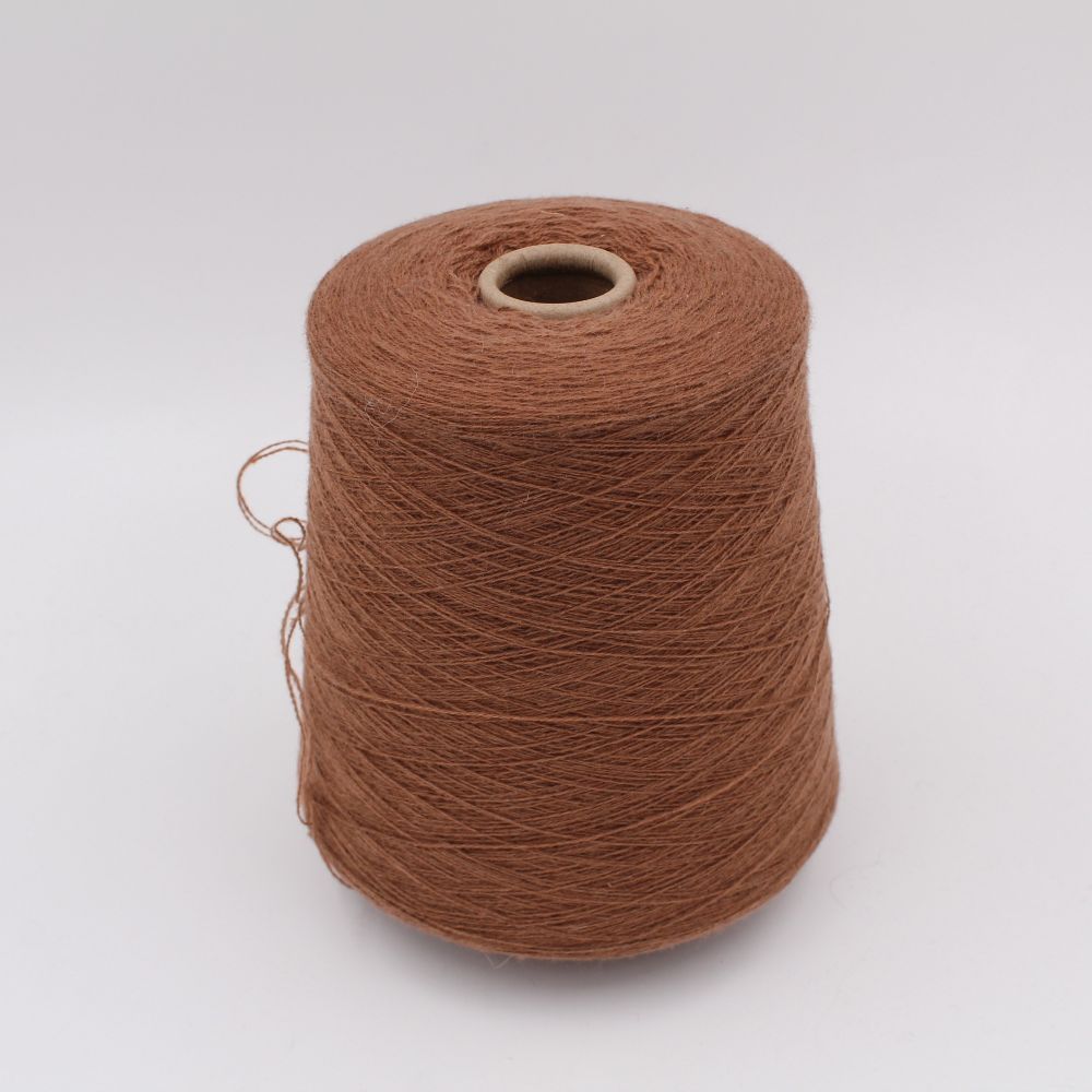 2/28 70% merino extrafine 30% cashmere colore marrone rocca 570 gr