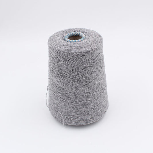 2/30 70% merino extrafine 30% cashmere colore grigio chiaro rocche 390 gr