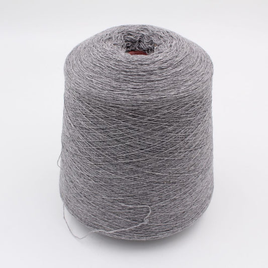 2/28 70% merino extrafine 30% cashmere colore grigio chiaro rocche 410 gr