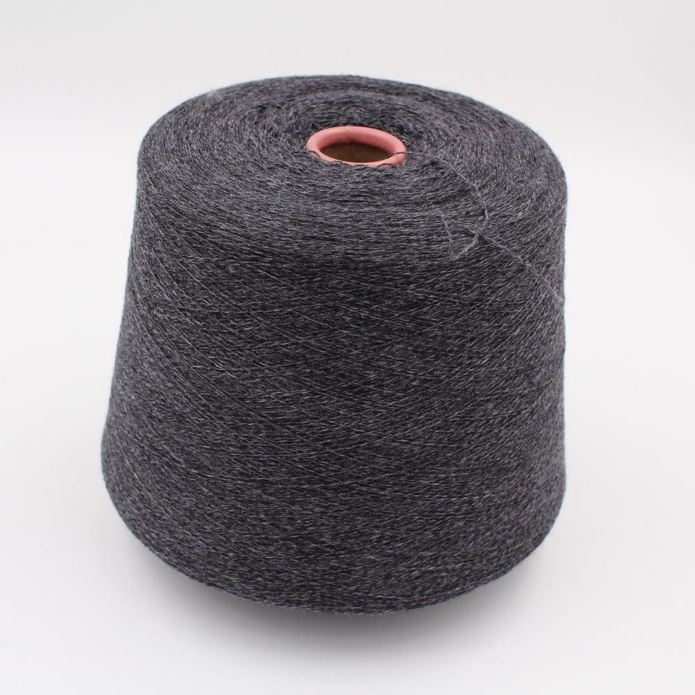 2/30 70% merino extrafine 30% cashmere colore grigio scuro rocche 580gr