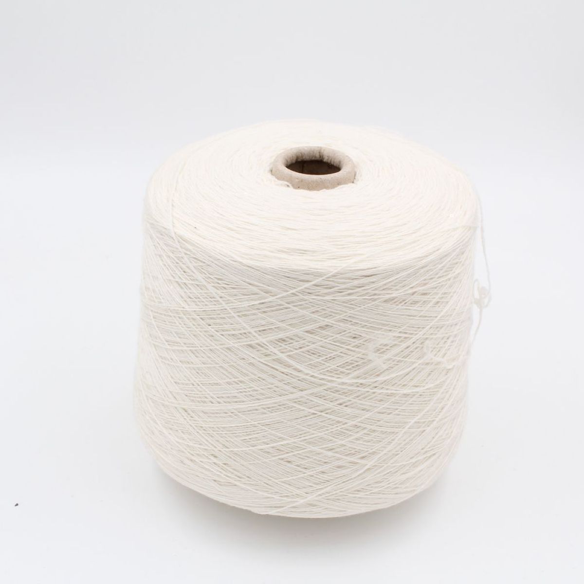 Filato 70% merino extrafine 30% cashmere nm 9000 con paillettes colore bianco rocche 470 gr