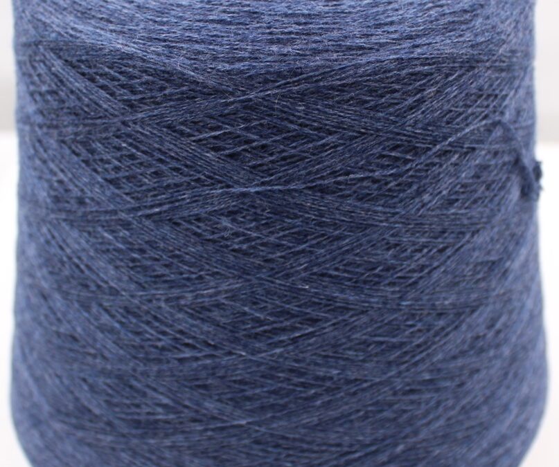 How is the thickness (count) determined in yarns