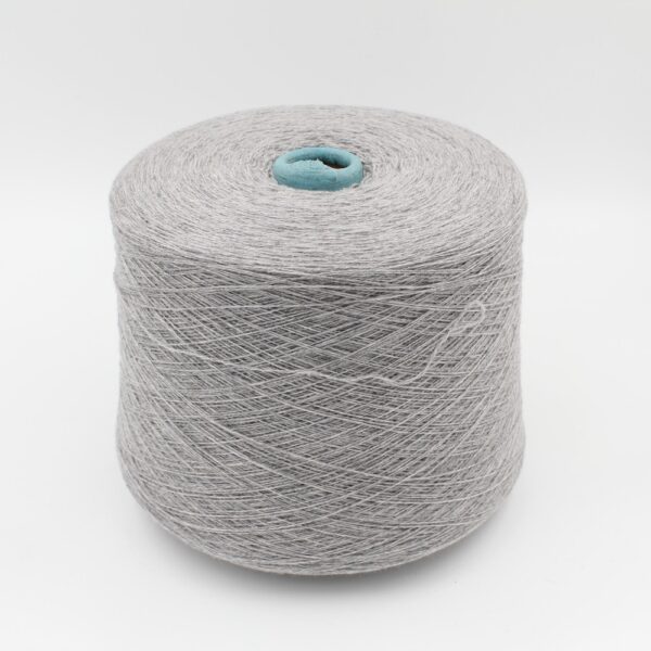 BATUFFOLO filato cashmere 42% merino extrafine 58% nm 2/20 colore grigio chiaro rocche 450 gr