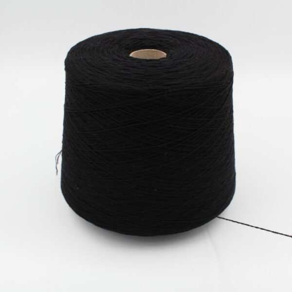 2/14 100% Cashmere color black cones 560 gr