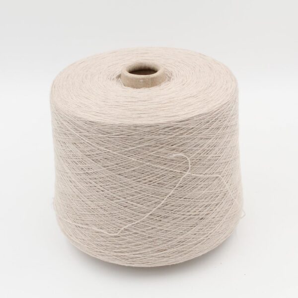 Filato da macchina 2/30 70% merino extrafine 30% cashmere colore beige rocca 640 gr