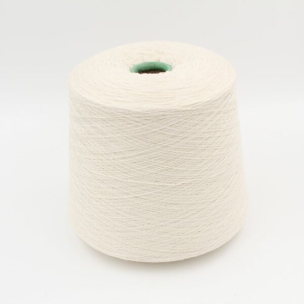 2/28 70% merino extrafine 30% cashmere colore bianco naturale rocca 530 gr