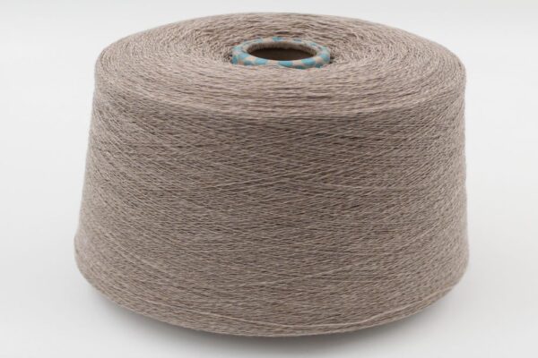 2/28 70% merino extrafine 30% cashmere color beige cones 520 gr