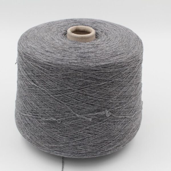 Filato 2/28 100% Cashmere per macchina 12 colore grigio chiaro rocche 610 gr