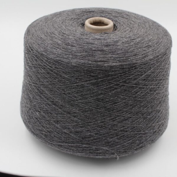 Filato 2/28 100% Cashmere per macchina 12 colore grigio medio rocche 640 gr