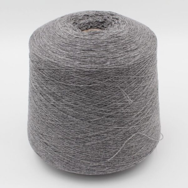 2/28 70% merino extrafine 30% cashmere colore grigio chiaro rocca 580 gr