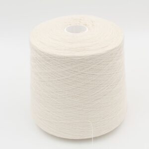 2/28 70% merino extrafine 30% cashmere color white cones 550 gr