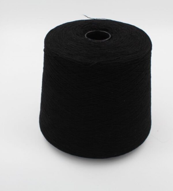 Filato da macchina 2/30 70% merino extrafine 30% cashmere colore nero rocca 510 gr
