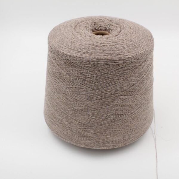 Filato da macchina 2/30 70% merino extrafine 30% cashmere colore brown naturale rocca 610 gr