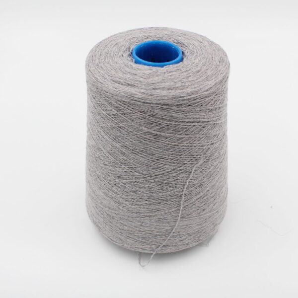 Filato cashmere 96% poliammide 4% nm 2/26300 colore grigio chiaro rocche 520 gr