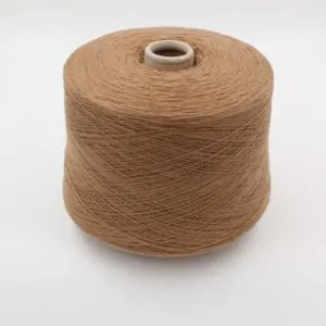 2/28 70% merino extrafine 30% cashmere colore cammello rocca 550 gr