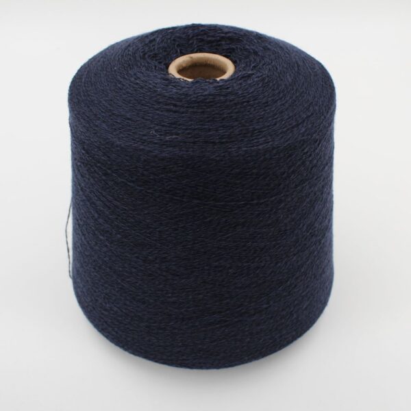 2/28 70% merino extrafine 30% cashmere colore blu rocca 530 gr