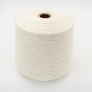 2/28 70% merino extrafine 30% cashmere color white cones 590 gr