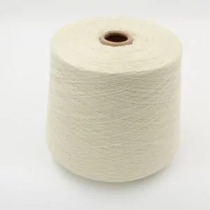 2/28 70% merino extrafine 30% cashmere colore giallo chiaro rocca 590 gr