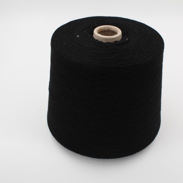 2/28 70% merino extrafine 30% cashmere colore nero rocca 550 gr