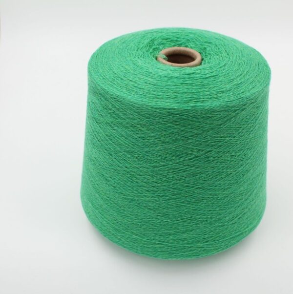 Filato da macchina 2/30 70% merino extrafine 30% cashmere colore verde rocca 530 gr