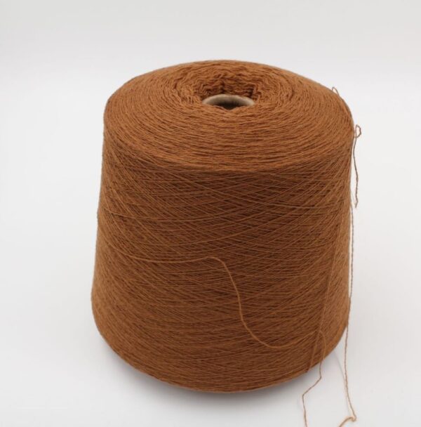 Filato da macchina 2/30 70% merino extrafine 30% cashmere colore marrone rocca 540 gr