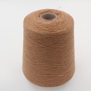 2/28 70% merino extrafine 30% cashmere color camel cones 620 gr