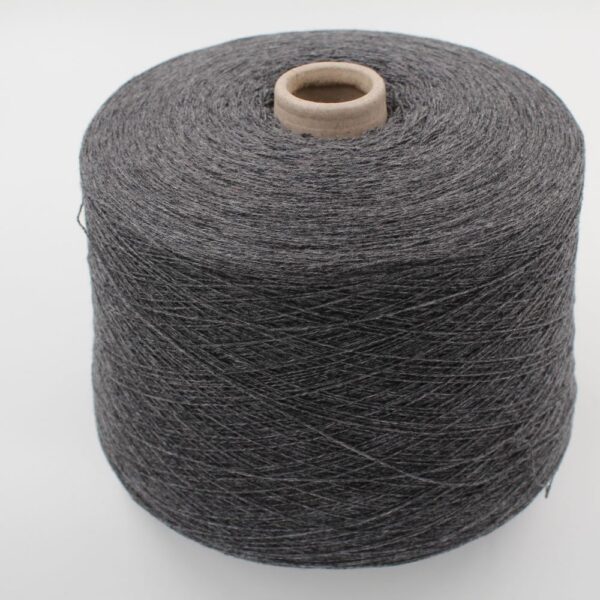 Filato 2/28 100% Cashmere per macchina 12 grigio medio colore rocche 640 gr