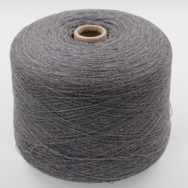 Filato 2/28 100% Cashmere per macchina 12 grigio chiaro colore rocche 620 gr