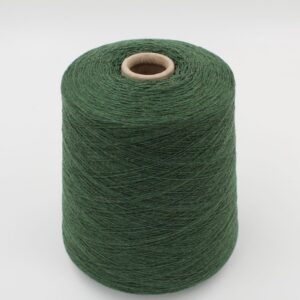 2/28 70% merino extrafine 30% cashmere colore verde rocca 640 gr