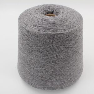 2/28 70% merino extrafine 30% cashmere colore grigio chiaro rocca 520 gr