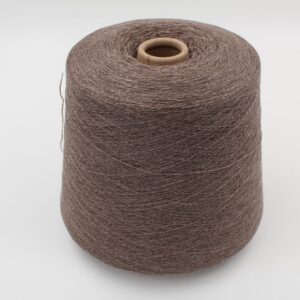 2/28 70% merino extrafine 30% cashmere colore marrone scuro rocca 540 gr
