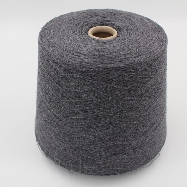 Filato da macchina 2/30 70% merino extrafine 30% cashmere colore grigio medio rocca 540 gr