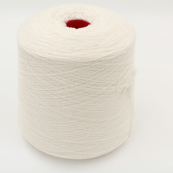 2/28 70% merino extrafine 30% cashmere color white cone 530 gr