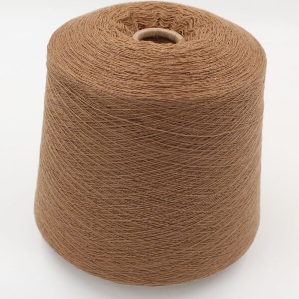 2/28 70% merino extrafine 30% cashmere color camel cone 540 gr