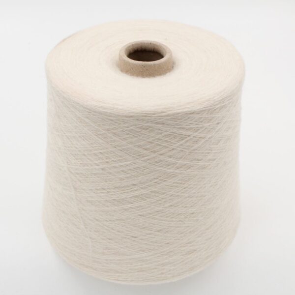 BOHEMIEN 47% lana 47% cashmere 6% poliammide nm 1/24700 colore bianco rocche 470 gr