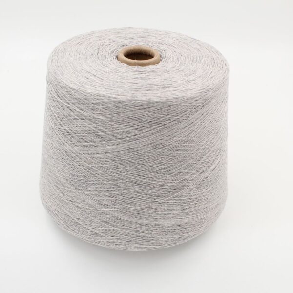 2/28 70% merino extrafine 30% cashmere colore grigio perla rocca 560 gr