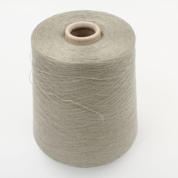 Filato cashmere 70% seta 30% nm 2/58 colore verde polveroso rocche 420 gr