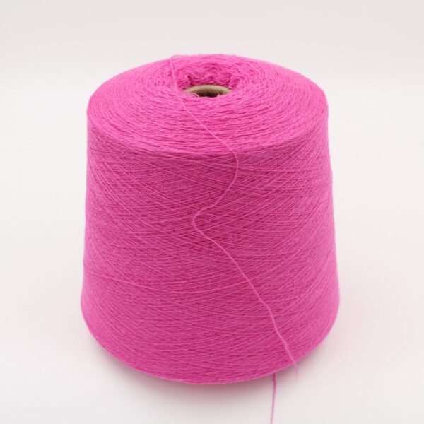 Filato da macchina 2/30 70% merino extrafine 30% cashmere colore fuxia rocca 520 gr