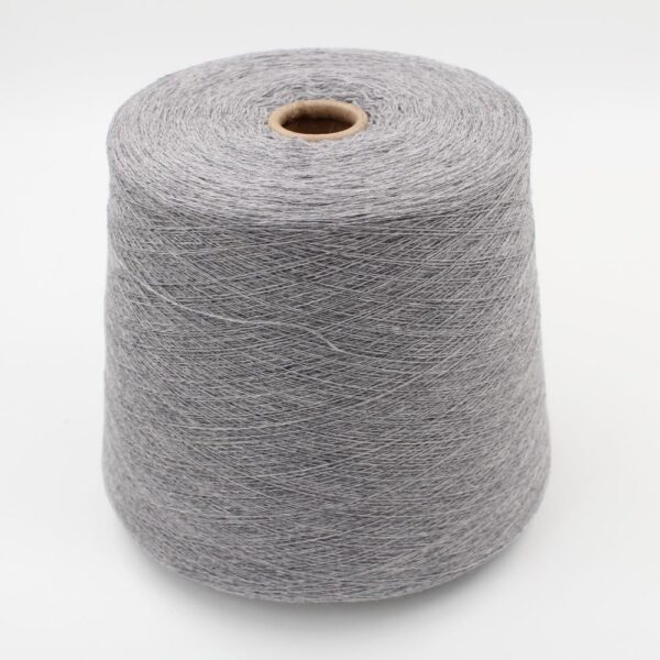 2/28 70% merino extrafine 30% cashmere colore grigio chiaro rocca 510 gr